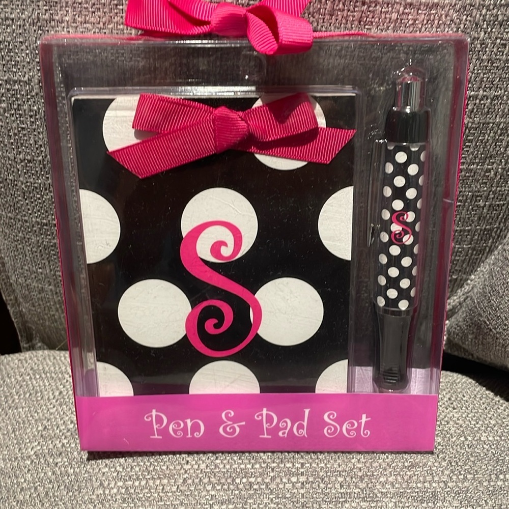 NWT notepad and pen set with “S”’